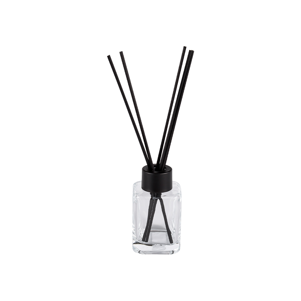 HJ-RX2248 štvorcová fľaša s difúzorom s plastovým uzáverom so skrutkovacím hrdlom a nálepkou z matného čierneho vlákna